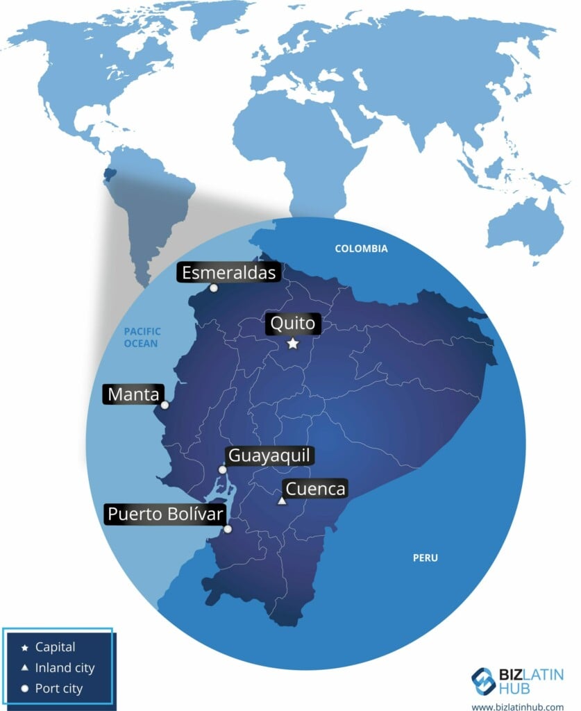 Um mapa do Equador destacando as principais cidades, com Quito marcada como a capital com uma estrela. Esmeraldas, Manta e Puerto Bolívar são marcadas como cidades portuárias com círculos. Guayaquil e Cuenca são destacadas como cidades do interior com círculos. Um mapa-múndi é exibido na parte superior, mostrando o SAS no contexto do Equador.   