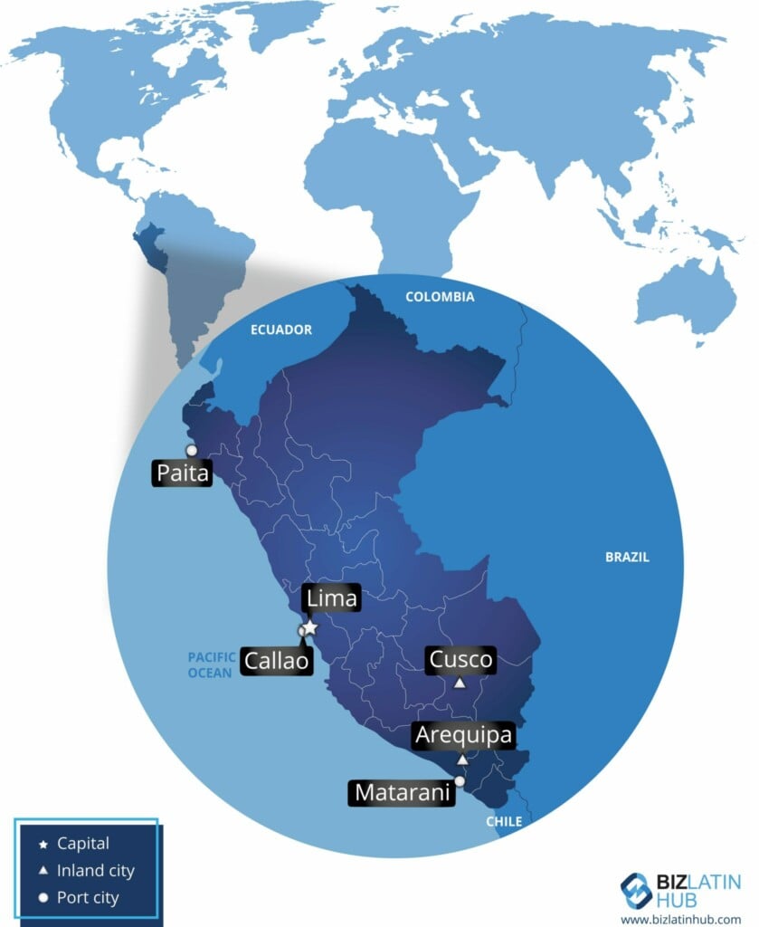 Turismo de negócios no Peru: Um mapa-múndi destaca a América do Sul, com foco no Peru.
As principais cidades marcadas incluem Lima, Callao, Cusco, Arequipa, Paita e Matarani.
O mapa distingue as capitais, as cidades do interior e as cidades portuárias.
Ideal para quem busca o registro de produtos no Peru, o logotipo do BizLatin Hub aparece no canto inferior direito.   