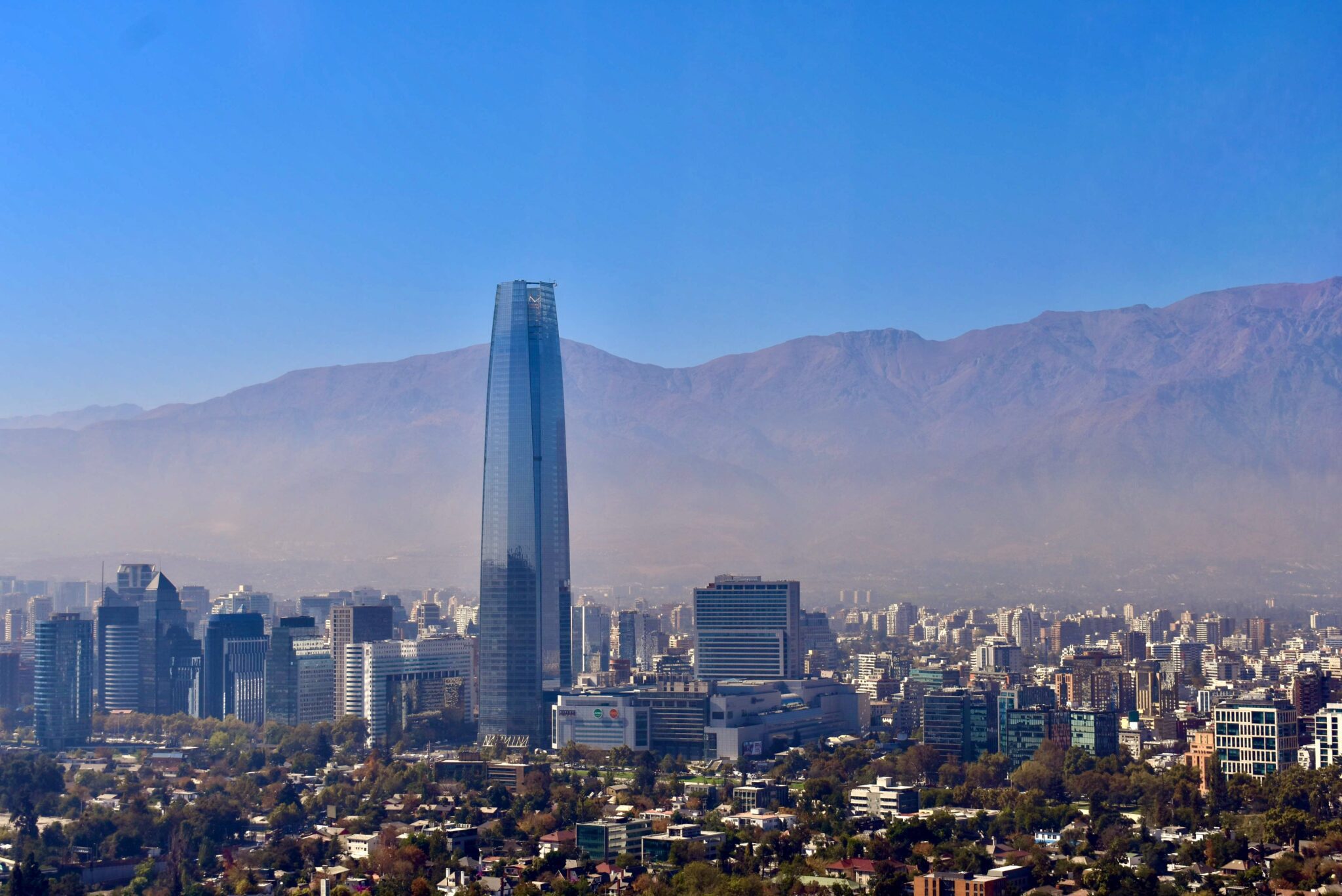 Uma foto de Santiago do Chile, a capital do Chile, onde você pode simplificar as operações terceirizando os serviços de back office