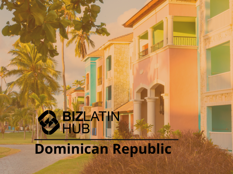 Una hilera de coloridas casas de dos plantas con balcones en un entorno tropical, con palmeras y césped bien cuidado. La imagen tiene superpuesto el logotipo de BizLatin Hub República Dominicana en la esquina inferior izquierda, destacando su experiencia como Employer of Record en la República Dominicana.