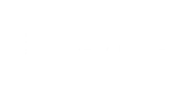 La imagen muestra el logo de Bytebridge, que presenta el nombre de la marca escrito en letras minúsculas. En el lado izquierdo, hay un icono estilizado hecho de pequeños cuadrados dispuestos en un patrón ascendente. Todo el logo es blanco con un fondo transparente.