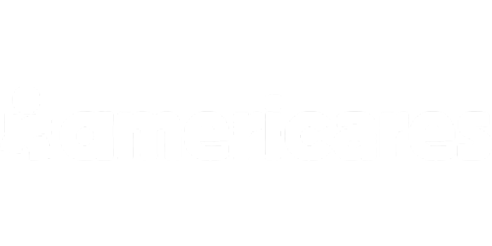 Um logotipo para a organização "Americares". O logotipo apresenta uma figura humana estilizada à esquerda da palavra "Americares". Tanto a figura quanto o texto estão em branco em um fundo transparente.  