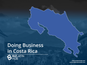 Uma ilustração promocional com uma silhueta azul da Costa Rica contra um fundo escuro de montanhas e telhados. O texto diz "Doing Business in Costa Rica" (Fazendo negócios na Costa Rica) com o logotipo do Biz Latin Hub. As informações de contato são fornecidas na parte inferior.