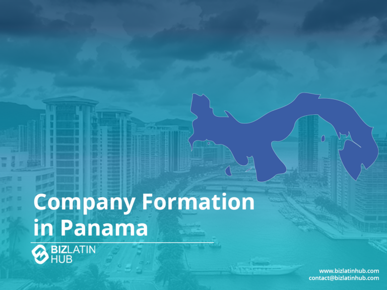 La imagen muestra un gráfico del mapa de Panamá superpuesto a un paisaje urbano. El texto reza "Formación de empresas en Panamá" con el logotipo de Biz Latin Hub. La información de contacto es visible en la parte inferior derecha. El fondo muestra edificios altos y muelles.